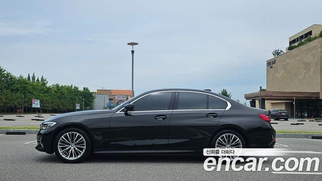 BMW 3 Series 2021 — ფოტო 18/20