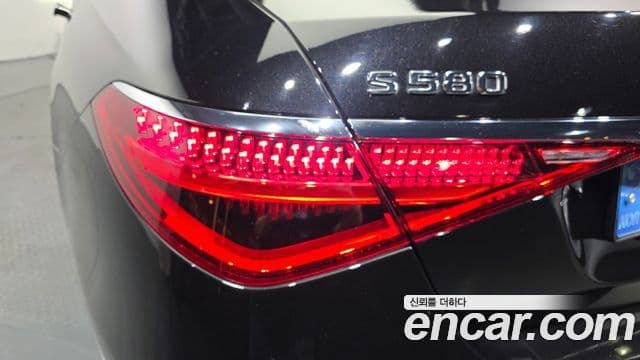 Mercedes-Benz S-Class 2021 — Photo 16/32
