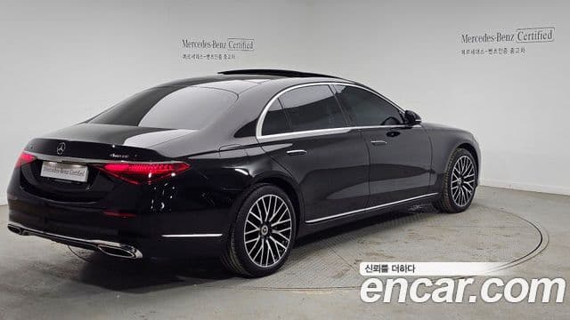 Mercedes-Benz S-Class 2025 — Photo 18/20