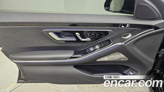 Mercedes-Benz S-Class 2025 — Photo 8/20