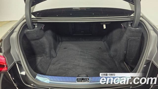 Mercedes-Benz S-Class 2025 — Photo 5/20