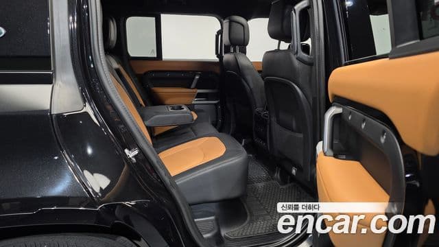 Land Rover Defender 2024 — Фото 12/20