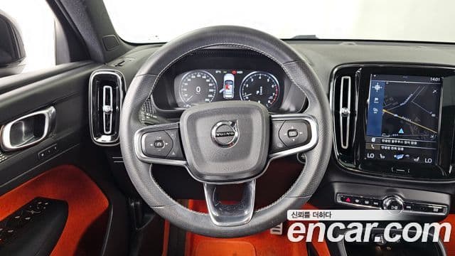 Volvo XC40 2020 — Фото 13/20