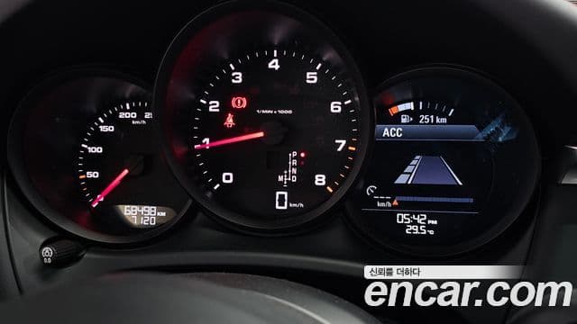 Porsche Macan 2021 — Şəkil 8/20