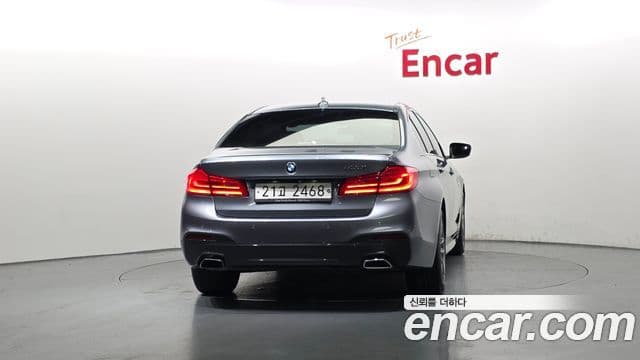 BMW 5 Series 2018 — ფოტო 4/20