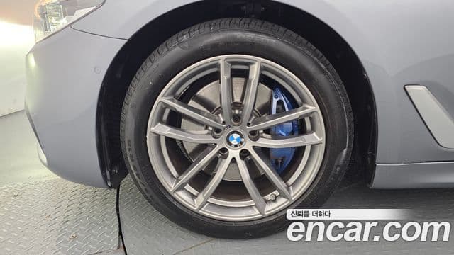 BMW 5 Series 2018 — ფოტო 5/20