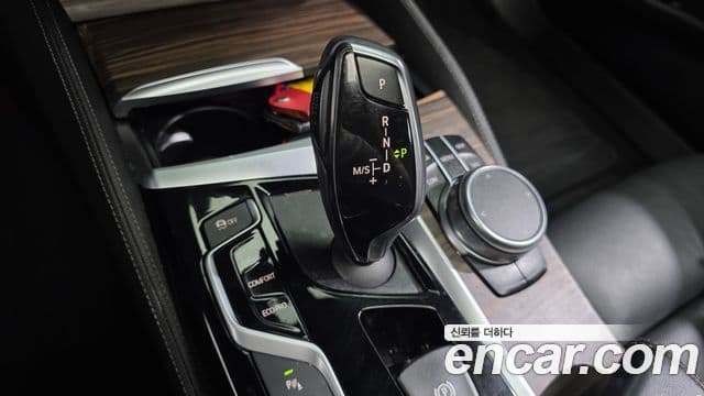 BMW 5 Series 2018 — ფოტო 9/20