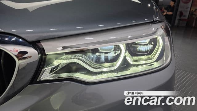 BMW 5 Series 2018 — Şəkil 6/35