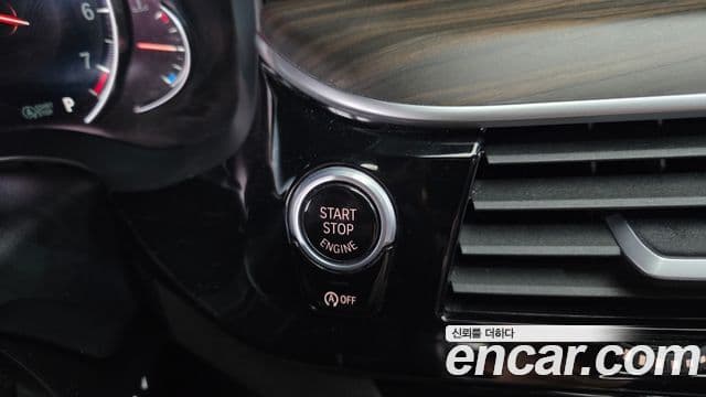 BMW 5 Series 2018 — Şəkil 13/35
