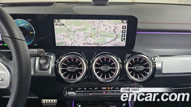 Mercedes-Benz EQB 2024 — ფოტო 17/20