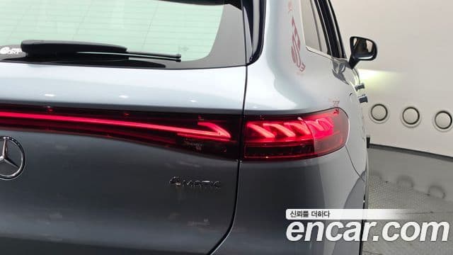 Mercedes-Benz EQS SUV 2023 — Photo 4/36