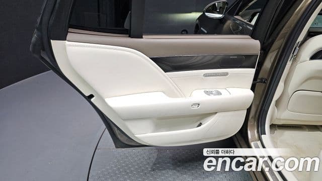 Genesis G90 2022 — Photo 18/31