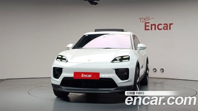 Porsche Macan EV 2025 — Photo 7/20