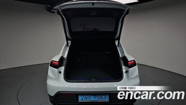 Porsche Macan EV 2025 — Photo 12/20