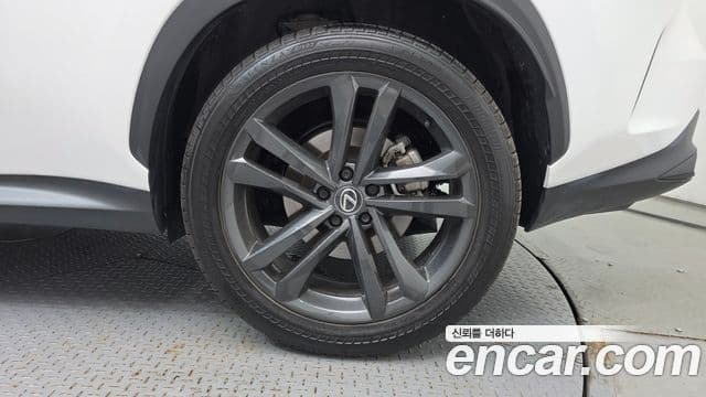 Lexus NX350h 2024 — Photo 15/32