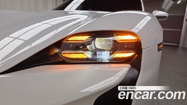 Porsche Taycan 2023 — Şəkil 8/32