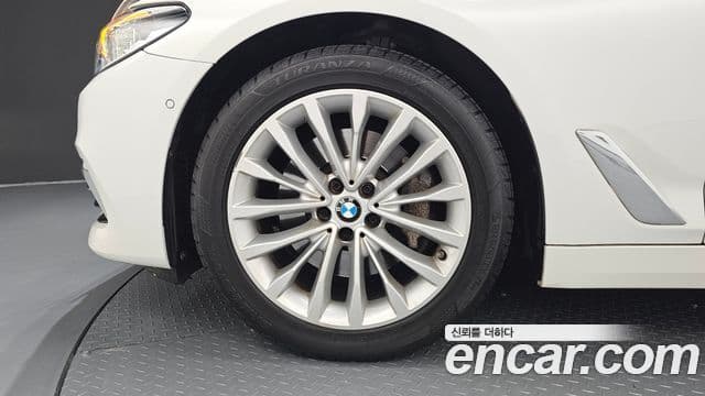BMW 5 Series 2018 — Şəkil 4/20