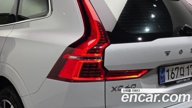 Volvo XC60 2023 — Photo 30/32