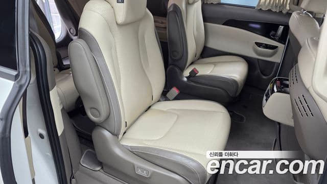 Kia Carnival 2021 — ფოტო 12/20