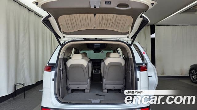 Kia Carnival 2021 — ფოტო 20/20