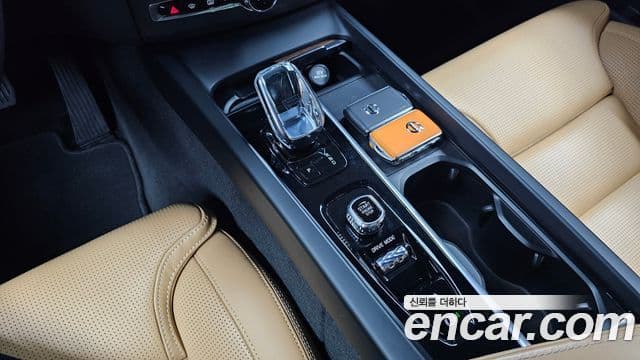 Volvo XC60 2021 — ფოტო 9/20