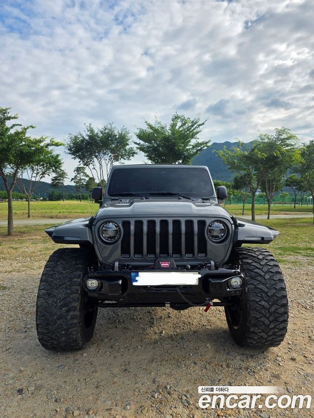 Jeep Wrangler 2021 — ფოტო 2/20