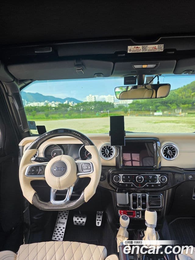 Jeep Wrangler 2021 — ფოტო 7/20
