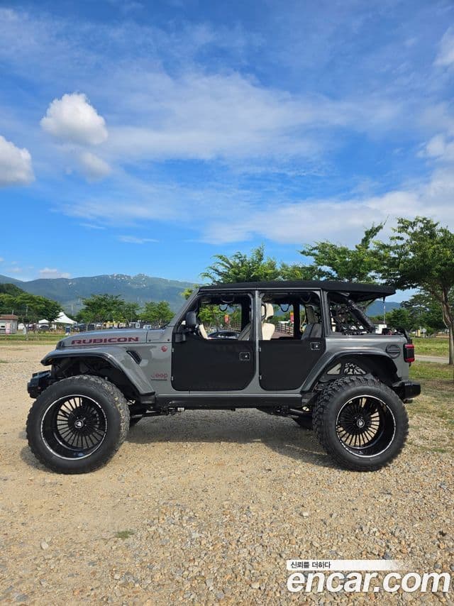 Jeep Wrangler 2021 — ფოტო 14/20