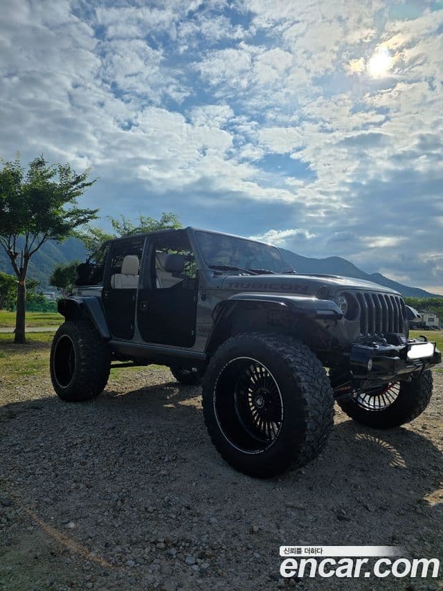 Jeep Wrangler 2021 — ფოტო 19/20