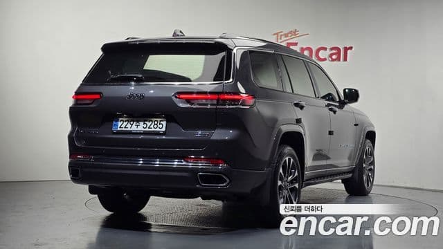 Jeep Grand Cherokee 2022 — Фото 2/20