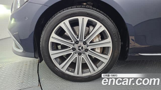 Mercedes-Benz E-Class 2021 — фото 5 из 20
