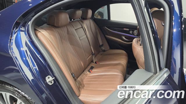Mercedes-Benz E-Class 2021 — ფოტო 12/20