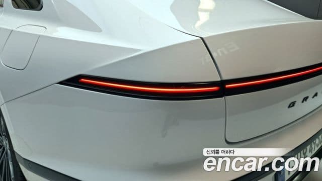 Hyundai Grandeur Hybrid 2023 — Photo 9/34