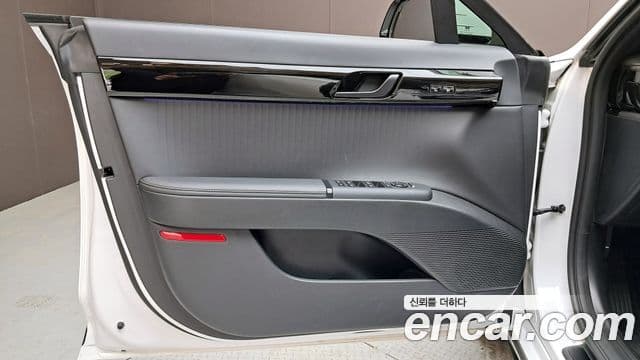 Hyundai Grandeur Hybrid 2023 — Photo 16/34