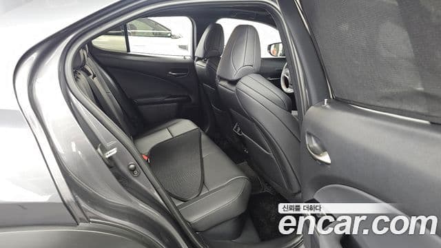 Lexus UX300h 2026 — ფოტო 12/20