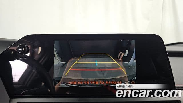 Lexus UX300h 2026 — ფოტო 15/20