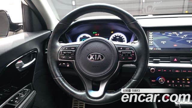 Kia Niro 2019 — Şəkil 13/20