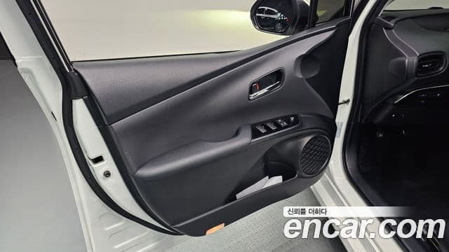 Toyota Prius 2022 — Photo 15/32