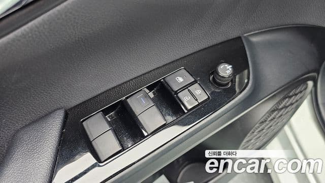 Toyota Prius 2022 — Photo 25/32