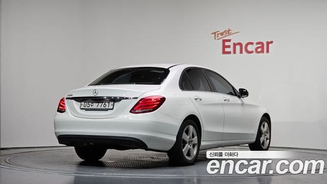 Mercedes-Benz C-Class 2018 — Şəkil 18/29