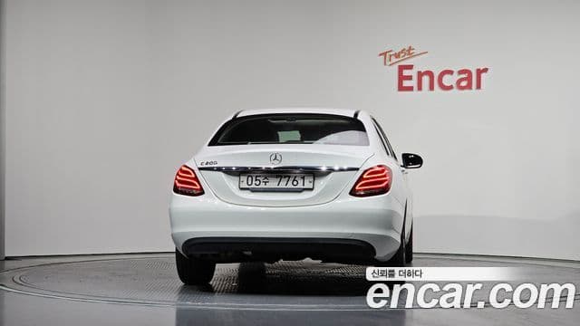 Mercedes-Benz C-Class 2018 — Şəkil 22/29