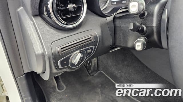 Mercedes-Benz C-Class 2018 — Şəkil 15/29