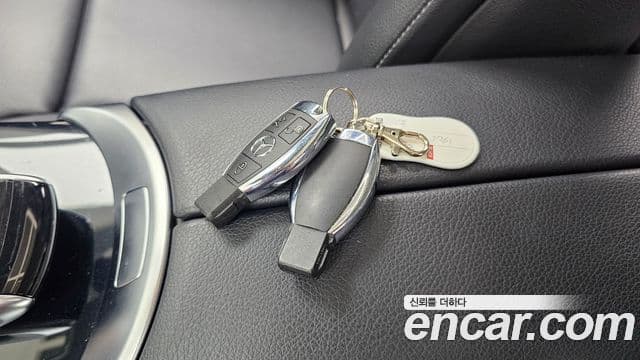 Mercedes-Benz C-Class 2018 — Şəkil 19/29