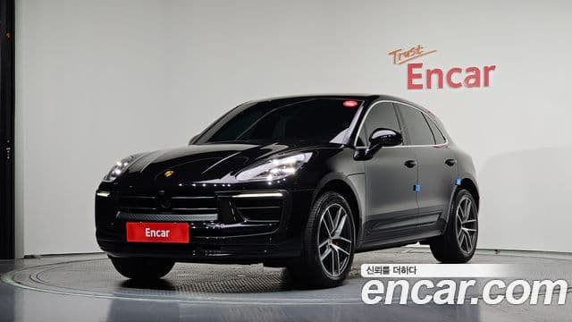 Porsche Macan 2023 — Фото 1/20