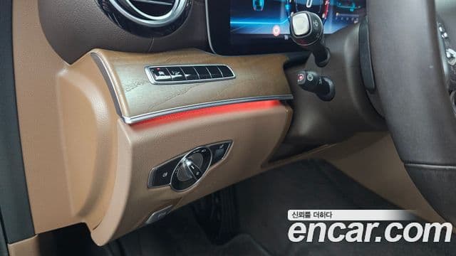 Mercedes-Benz E-Class 2019 — ფოტო 20/20