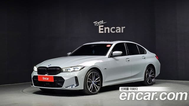 BMW 3 Series 2023 — ფოტო 1/20