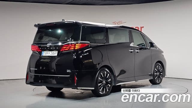Toyota Alphard 2023 — Фото 2/20