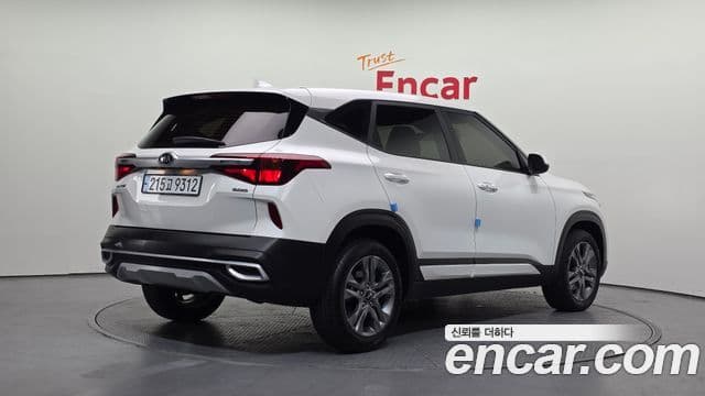 Kia Seltos 2021 — ფოტო 2/20