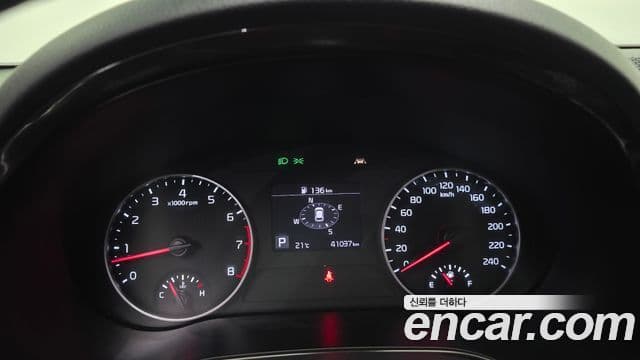 Kia Seltos 2021 — ფოტო 8/20