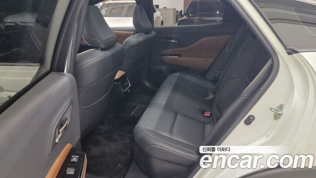 Toyota Crown Crossover 2025 — Şəkil 10/19